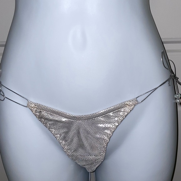 Minimalistic Silver Competition Bikini with Scrunch Bottom & Elastic Ties Small - Picture 6 of 13